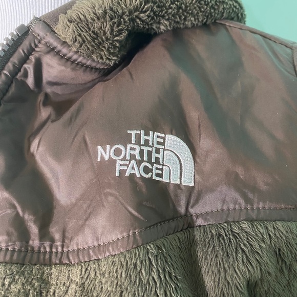 Girls Brown North Face Fuzzy Jacket - Picture 2 of 6
